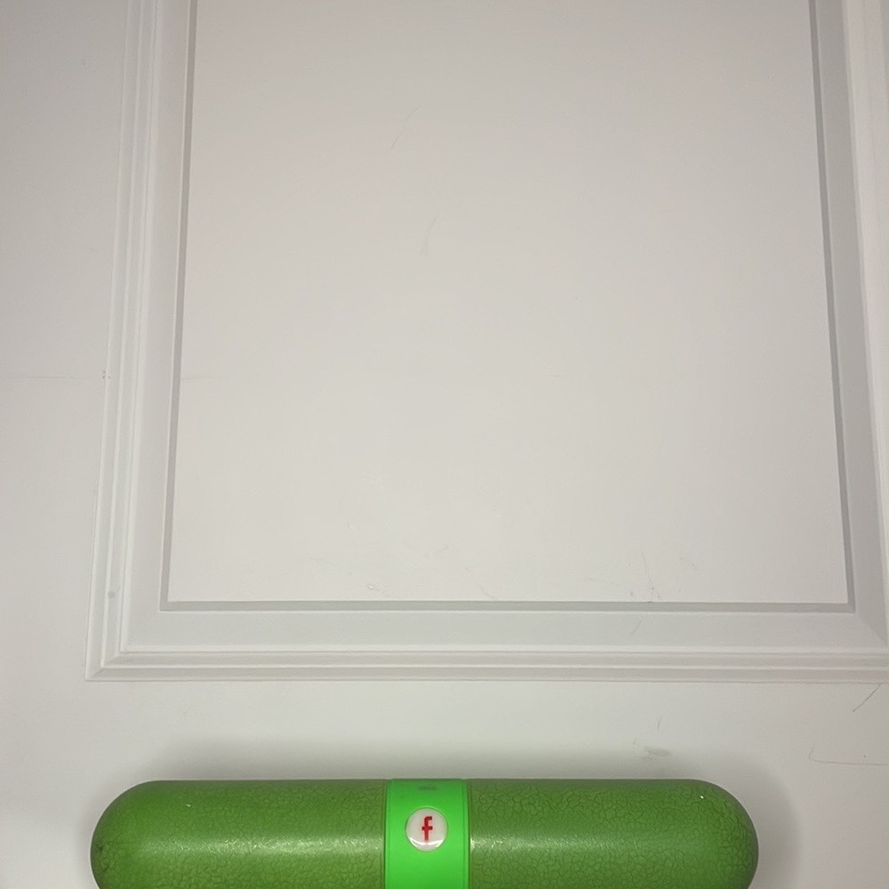 Long skinny speaker Green.
